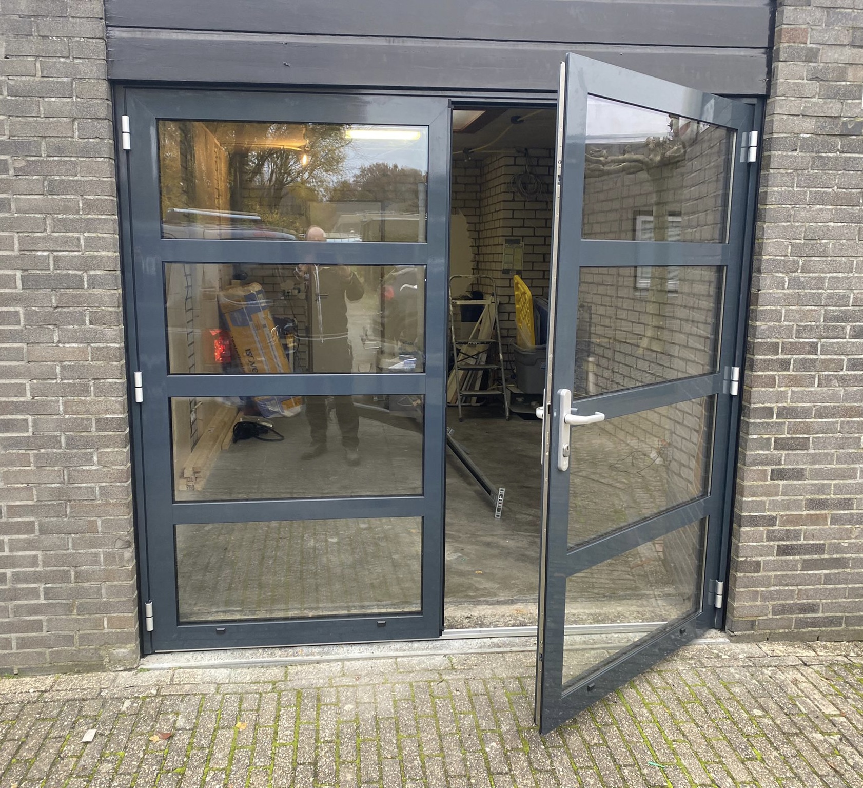 Gevuld met glas RAL 7016