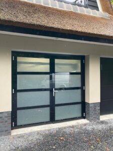 Berger Luxe-Line Twin openslaande deuren gevuld met gesatineerd glas