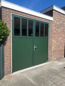Openslaande garagedeuren Berger Luxe Line Twin Satin Plancha glaspaneel RAL 6009