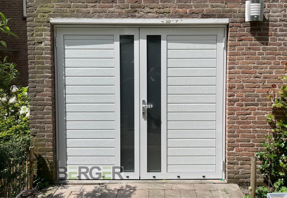 Berger Luxe-Line Twin openslaande deuren Woodgrain Plancha met verticale glaspanelen