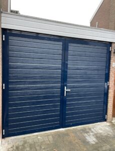 Openslaande garagedeuren Berger Luxe Line Twin Woodgrain Plancha RAL 5011