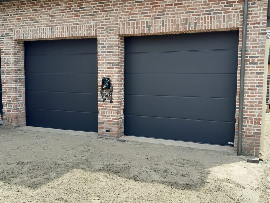 Sectionale garagedeuren Berger Design Line Nero in RAL 9005 diepzwart