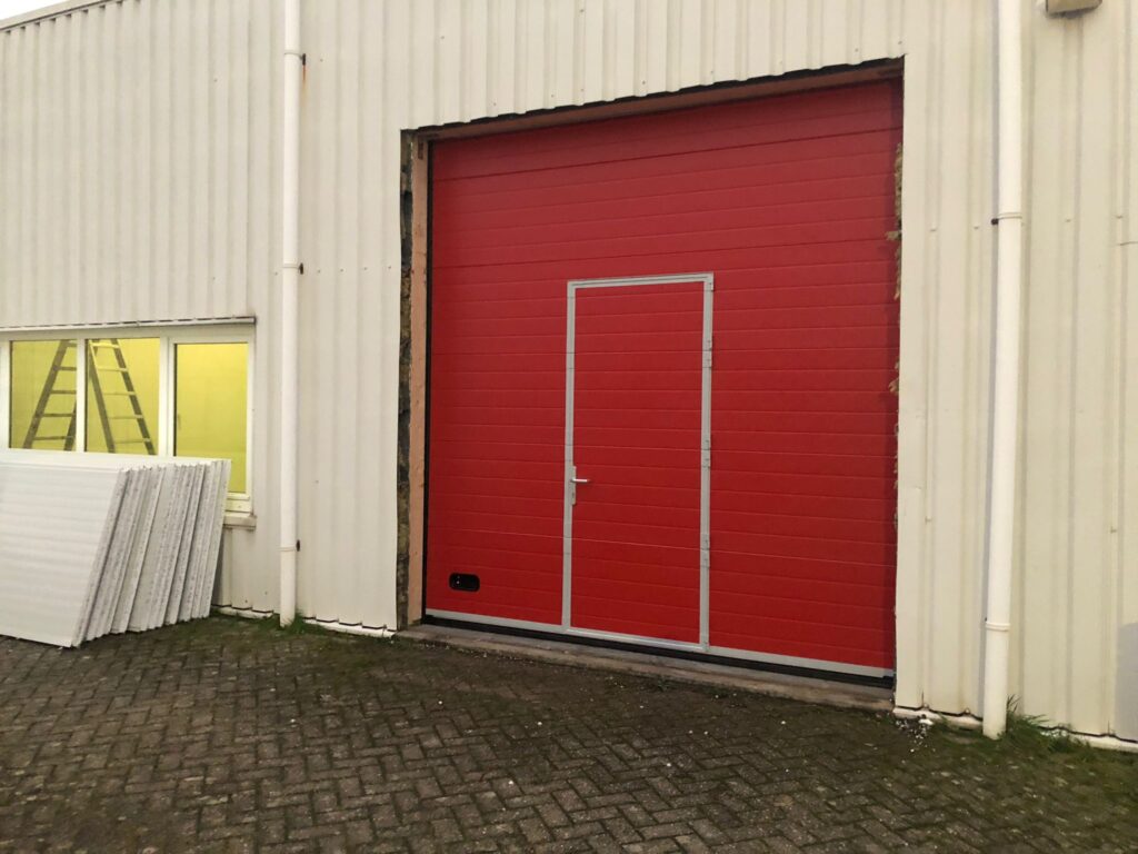 Berger Pro-Line S40 met loopdeur industriedeuren