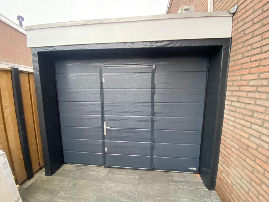 Berger Premium Woodgrain Ligna met loopdeur en bijzetsloten RAL 7016