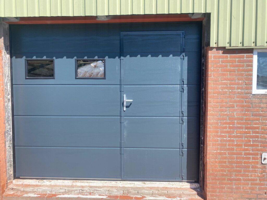 Berger Premium Woodgrain Plano met loopdeur RAL 7016