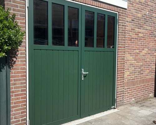 Openslaande garagedeuren Berger Luxe Line Twin Satin Plancha glaspaneel RAL 6009