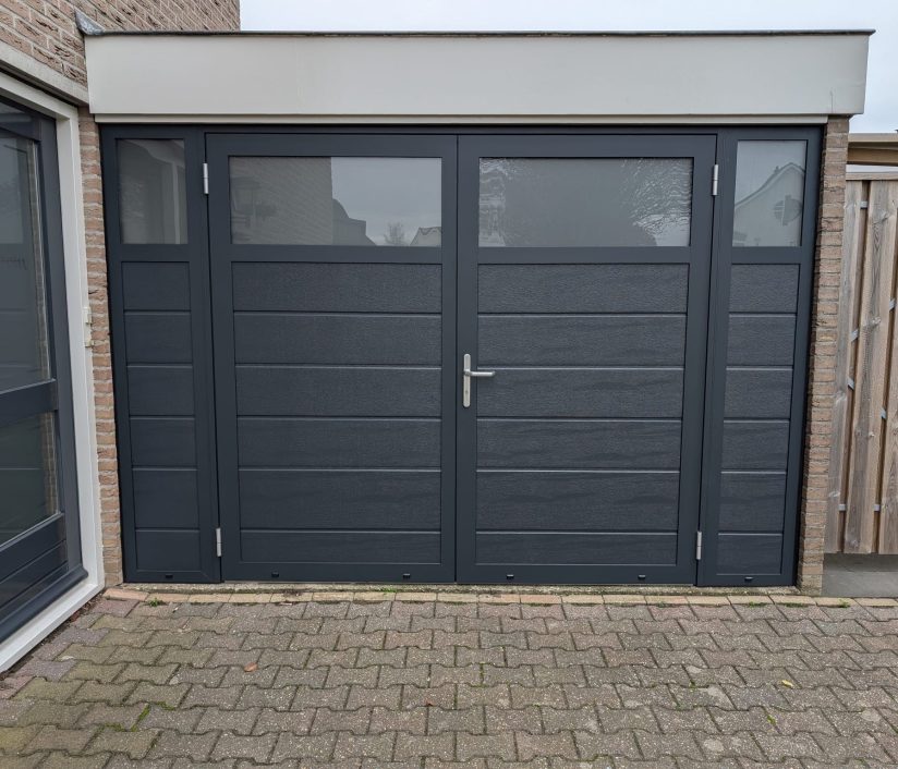 Berger Luxe-Line Twin openslaande deuren met vaste zijpanelen en gesatineerd hardglas